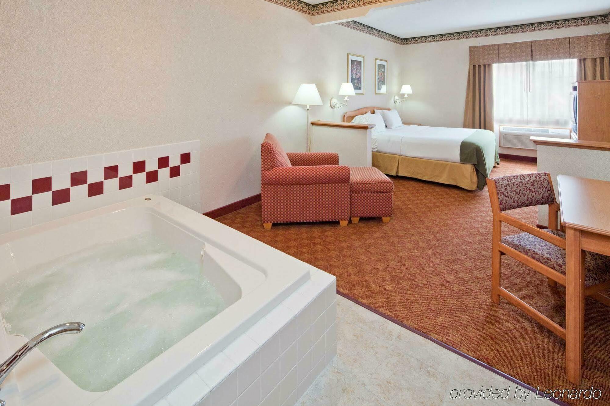 Holiday Inn Express Hotel & Suites Wauseon By Ihg Bilik gambar